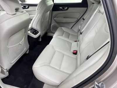 2023 Volvo XC60 B6 Ultimate Bright Theme