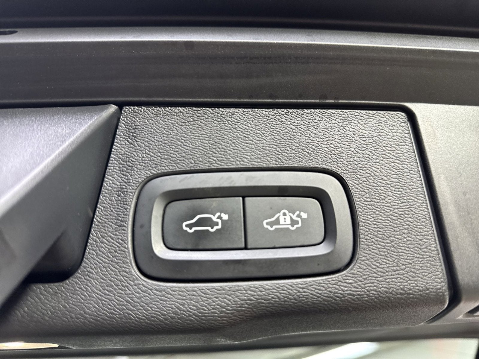 2023 Volvo XC60 B6 Ultimate Bright Theme