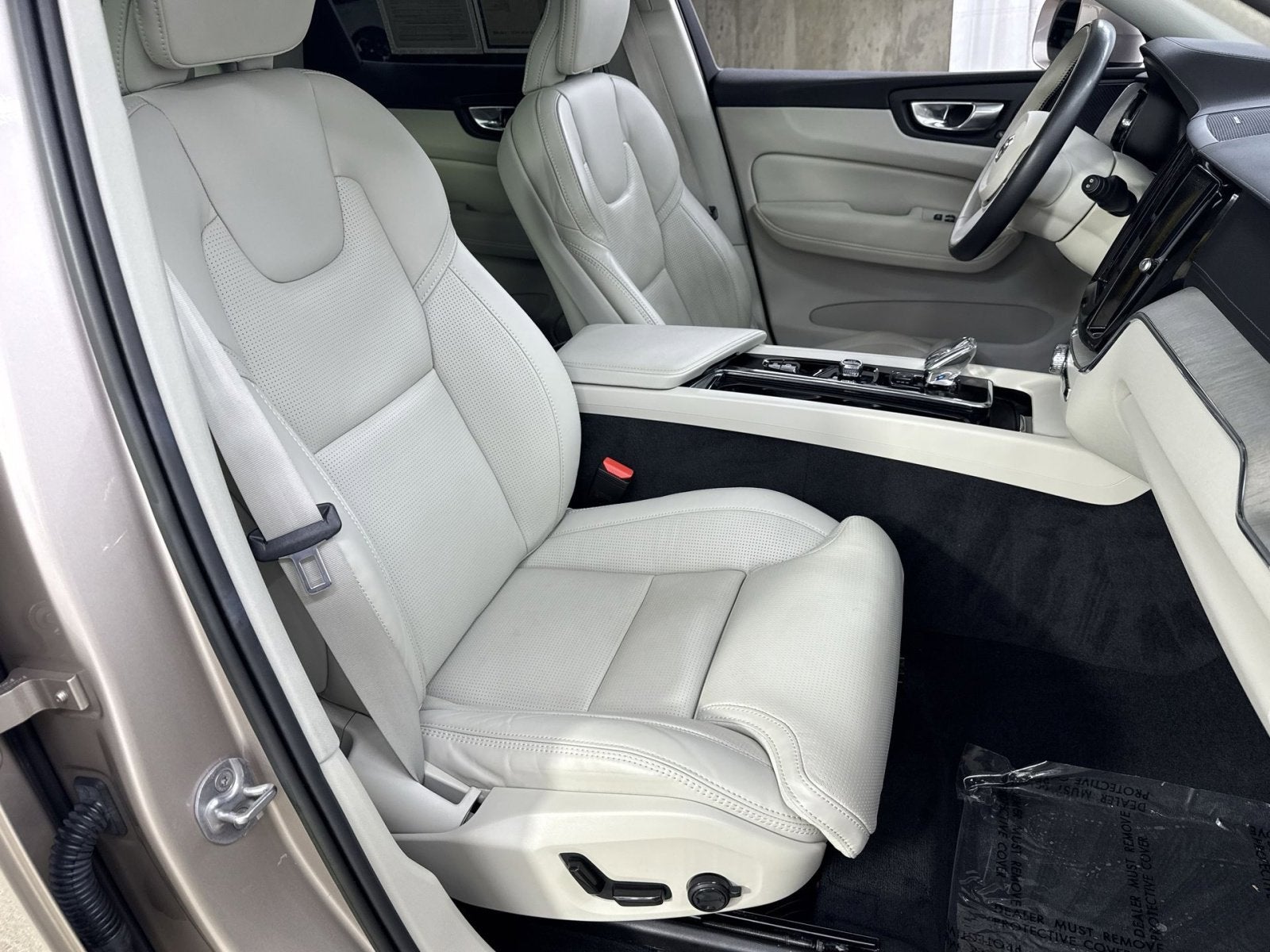 2023 Volvo XC60 B6 Ultimate Bright Theme