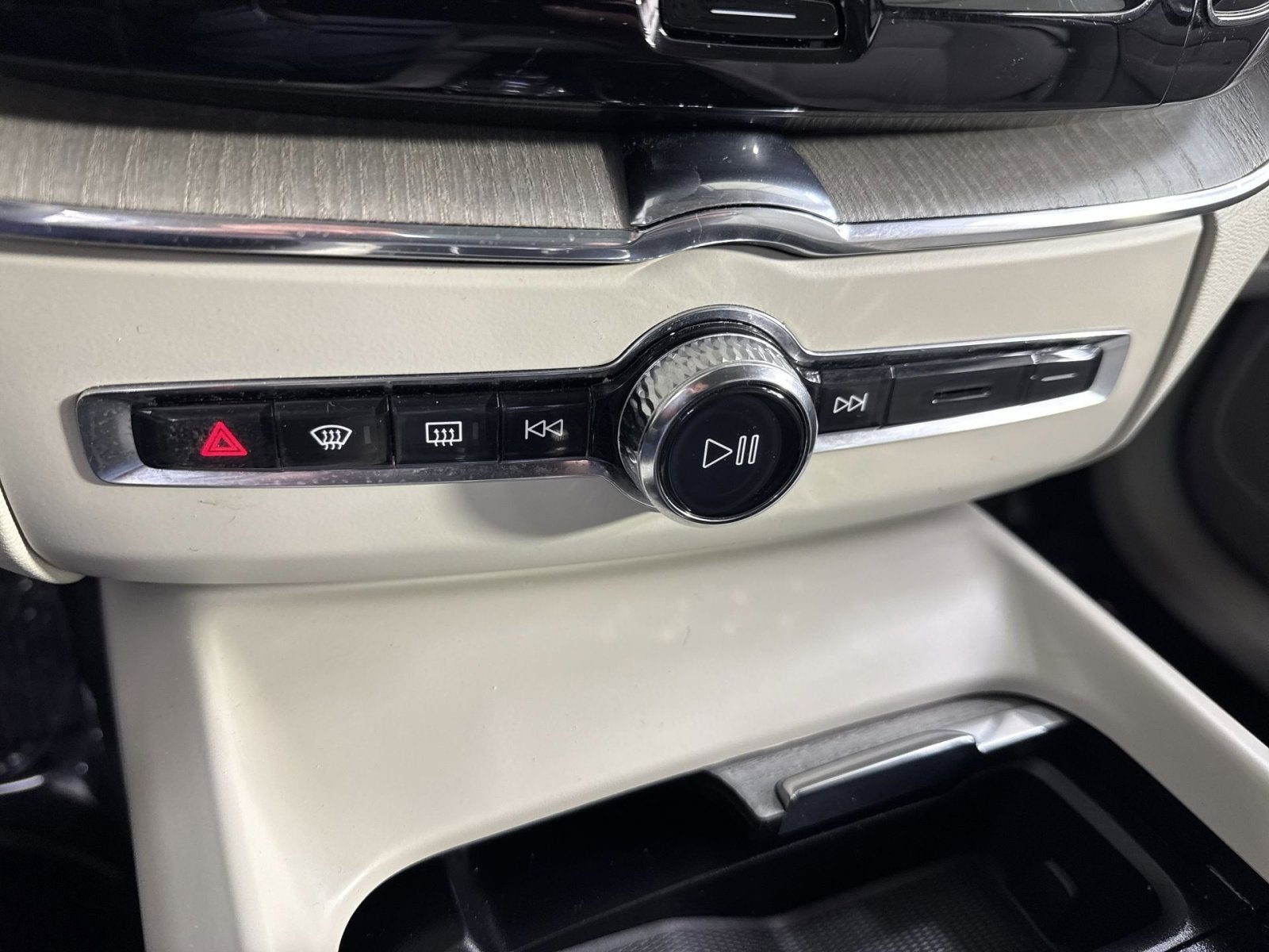 2023 Volvo XC60 B6 Ultimate Bright Theme