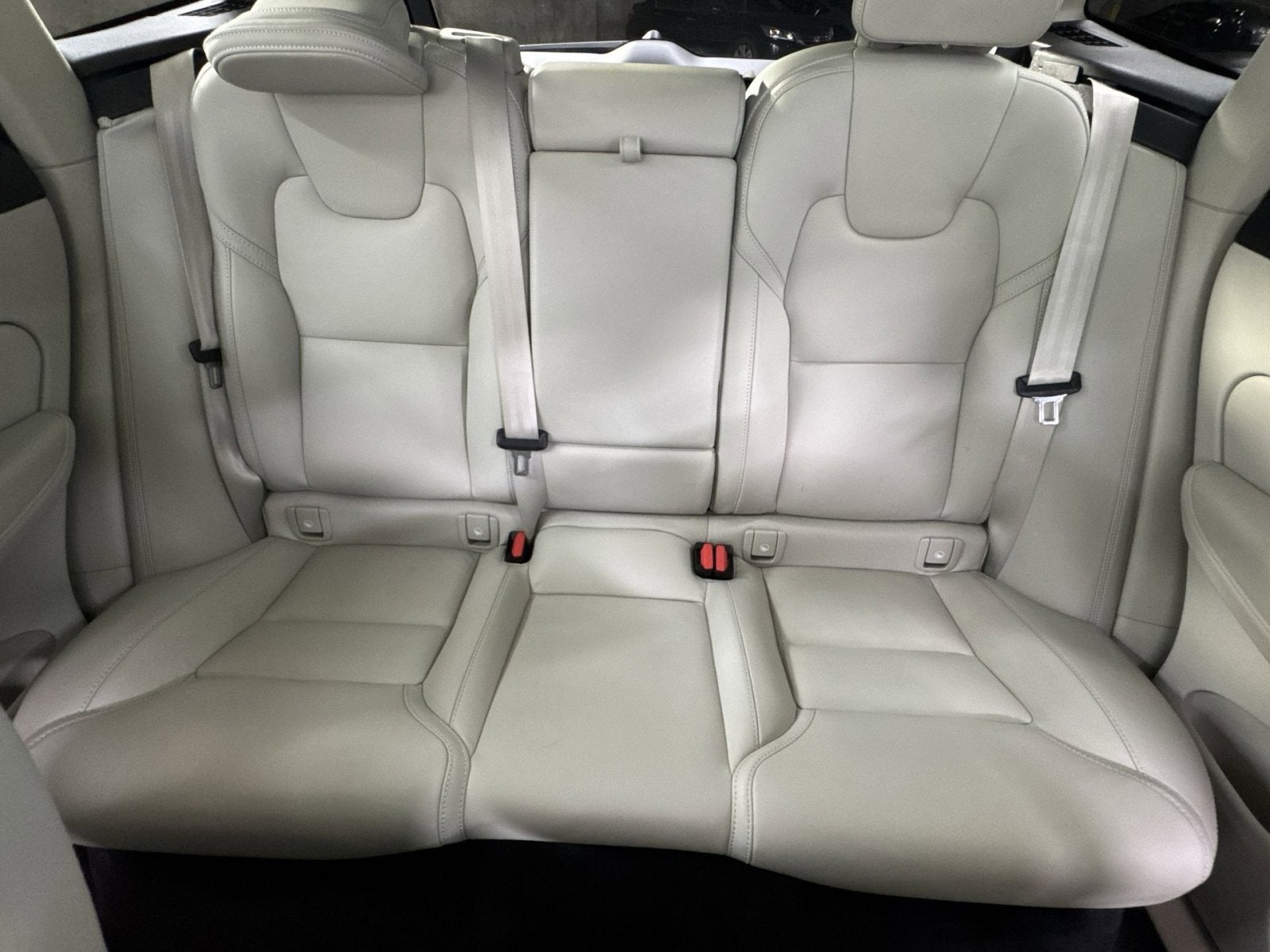 2023 Volvo XC60 B6 Ultimate Bright Theme