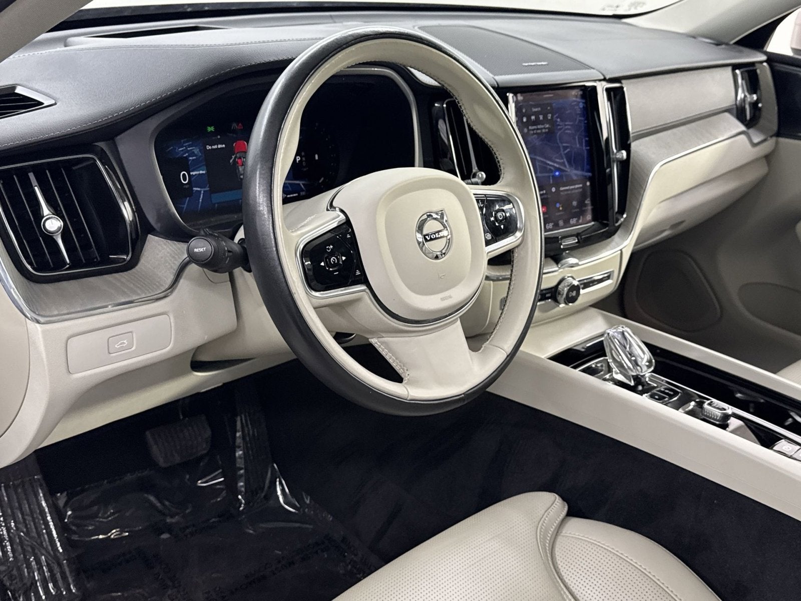 2023 Volvo XC60 B6 Ultimate Bright Theme