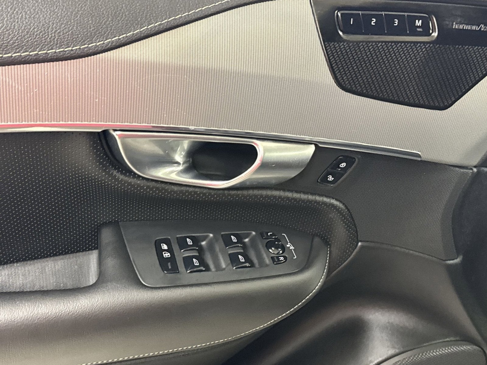 2021 Volvo XC90 Recharge Plug-In Hybrid T8 R-Design 7 Passenger