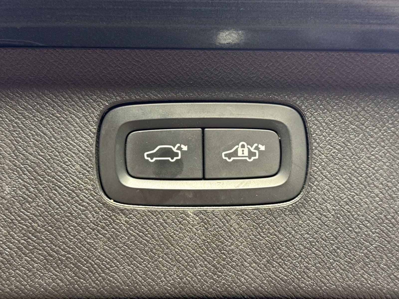 2021 Volvo XC90 Recharge Plug-In Hybrid T8 R-Design 7 Passenger