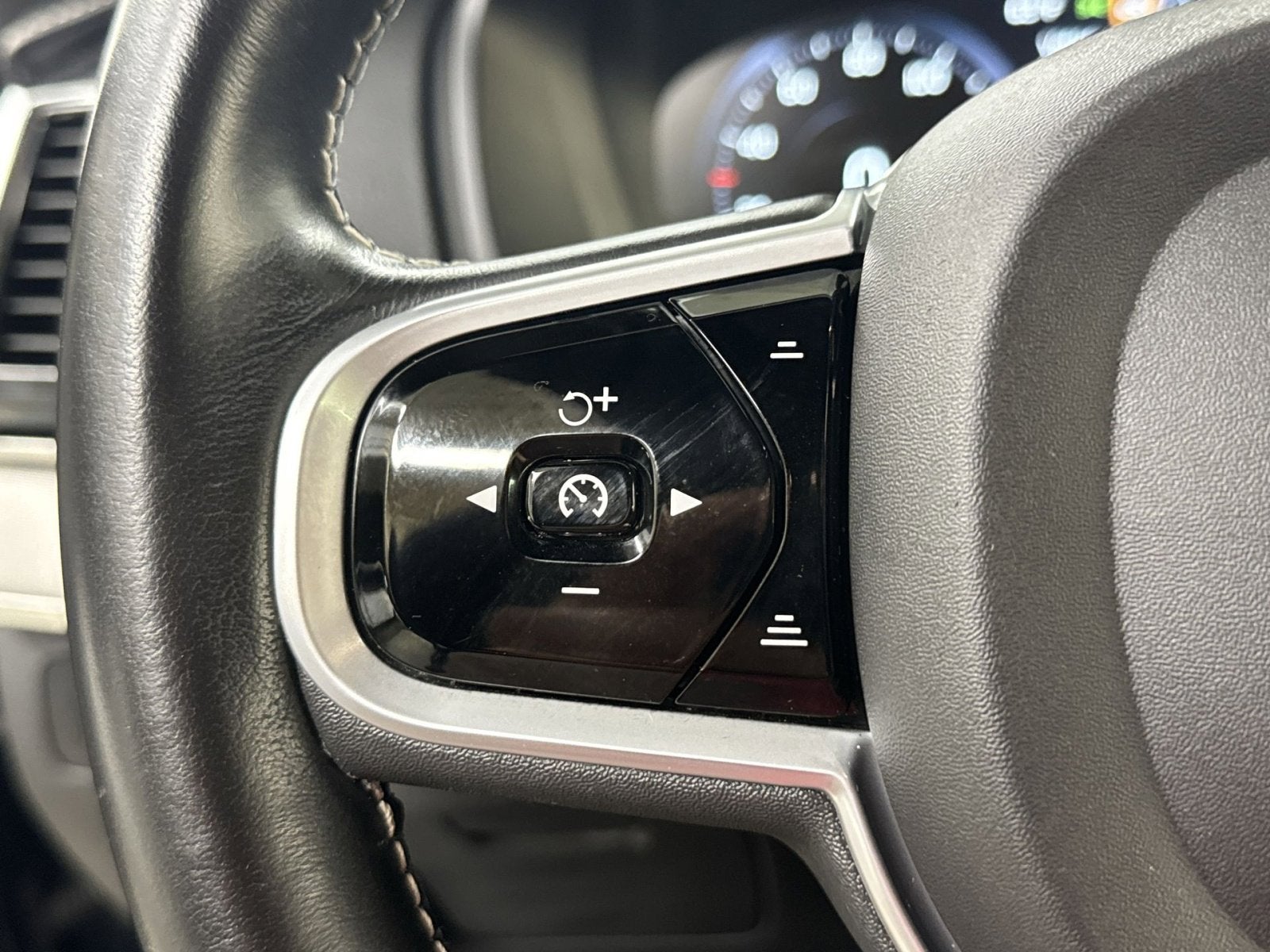 2021 Volvo XC90 Recharge Plug-In Hybrid T8 R-Design 7 Passenger