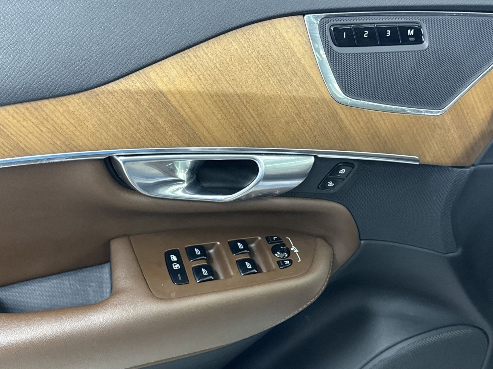 2023 Volvo XC90 B5 Plus