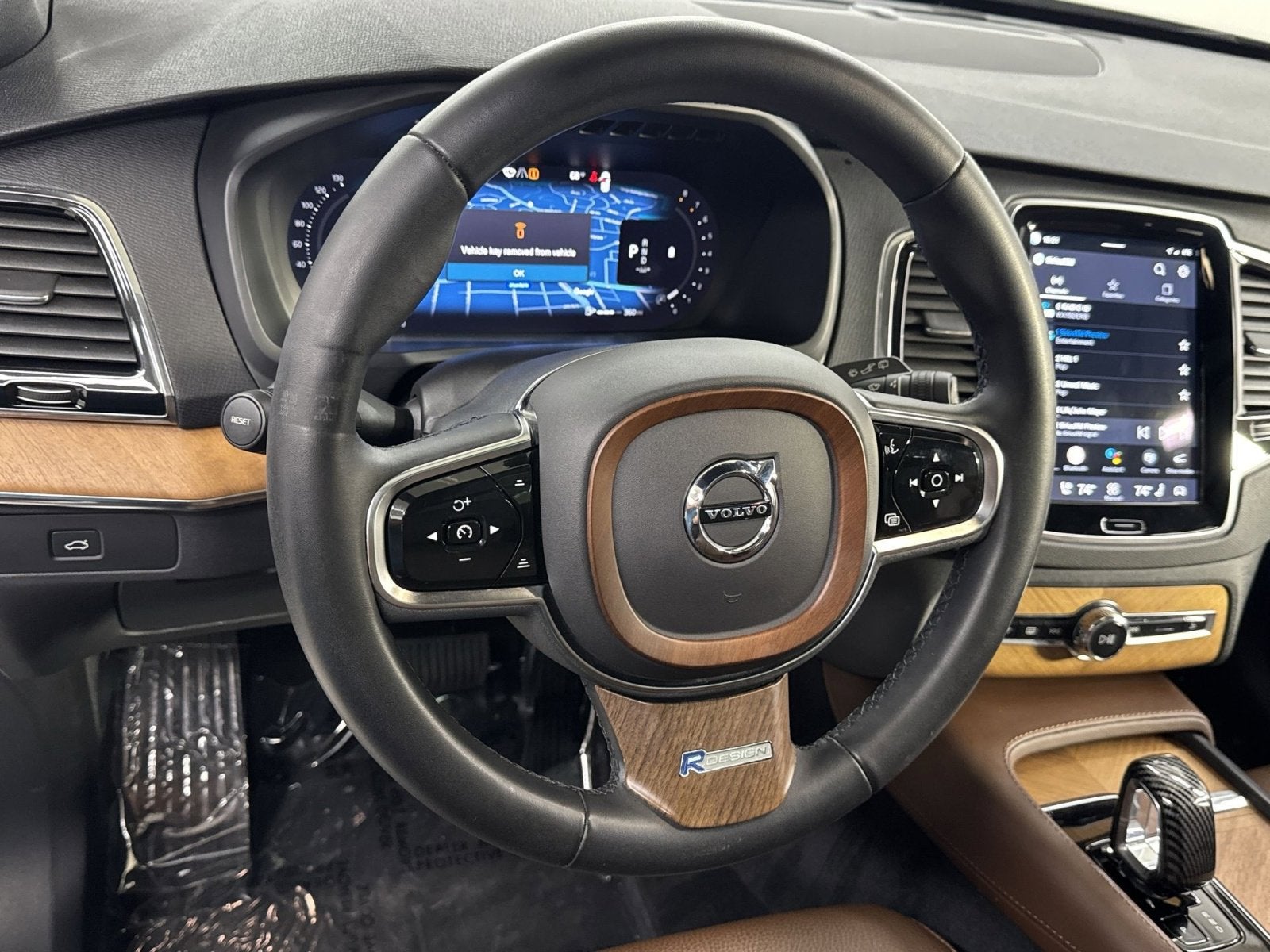 2023 Volvo XC90 B5 Plus