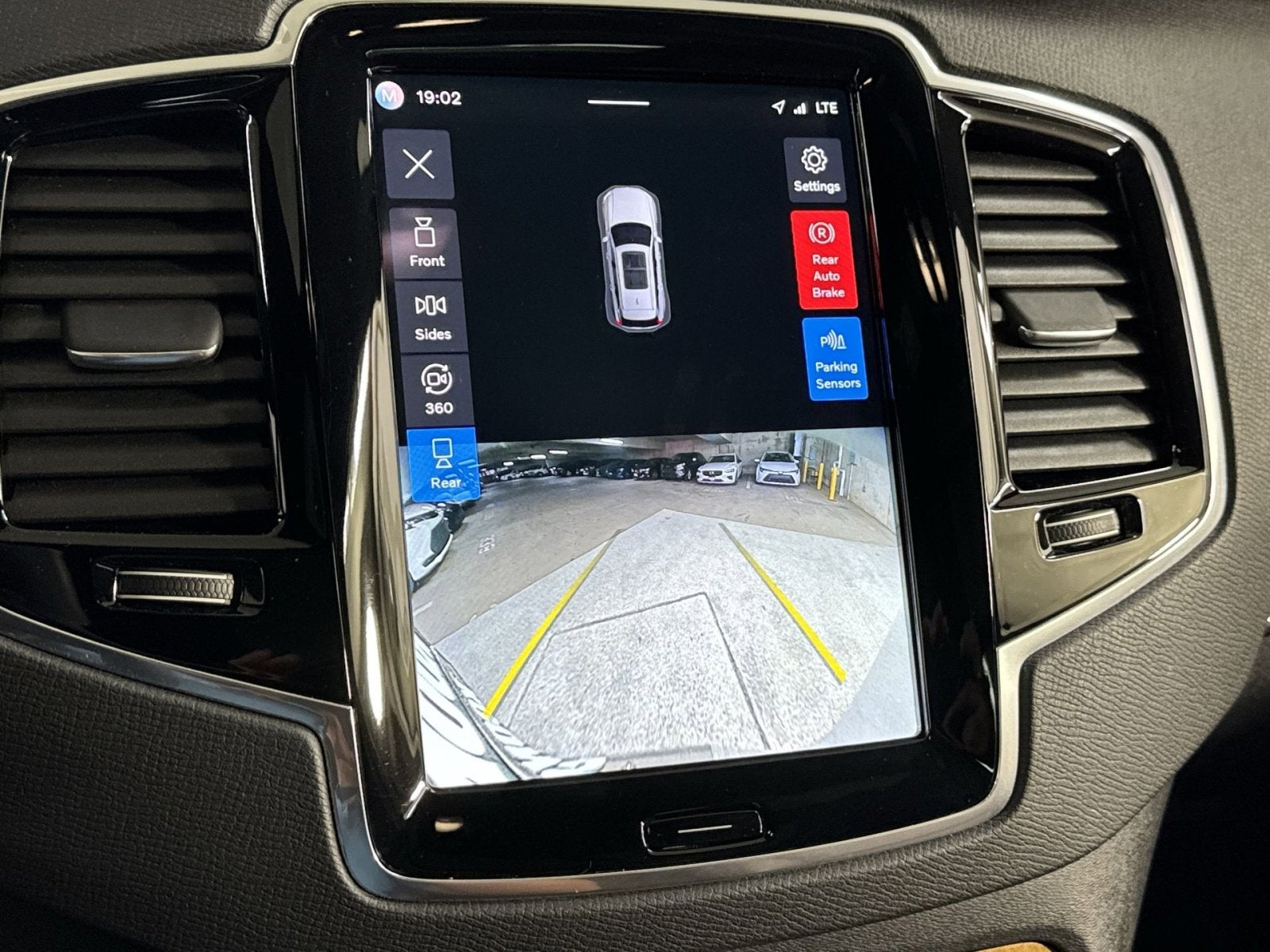 2023 Volvo XC90 B5 Plus