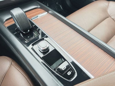 2023 Volvo XC60 B5 Plus Dark Theme