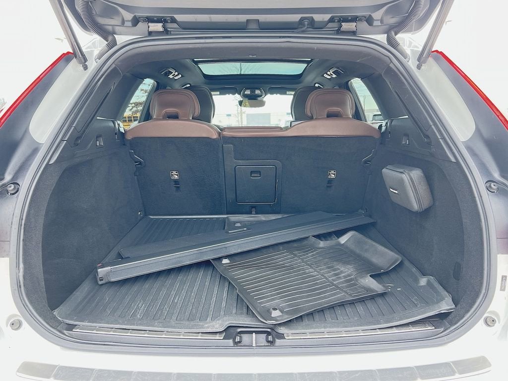 2023 Volvo XC60 B5 Plus Dark Theme