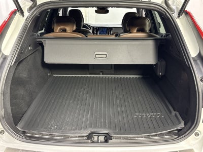 2023 Volvo XC60 B5 Plus Dark Theme