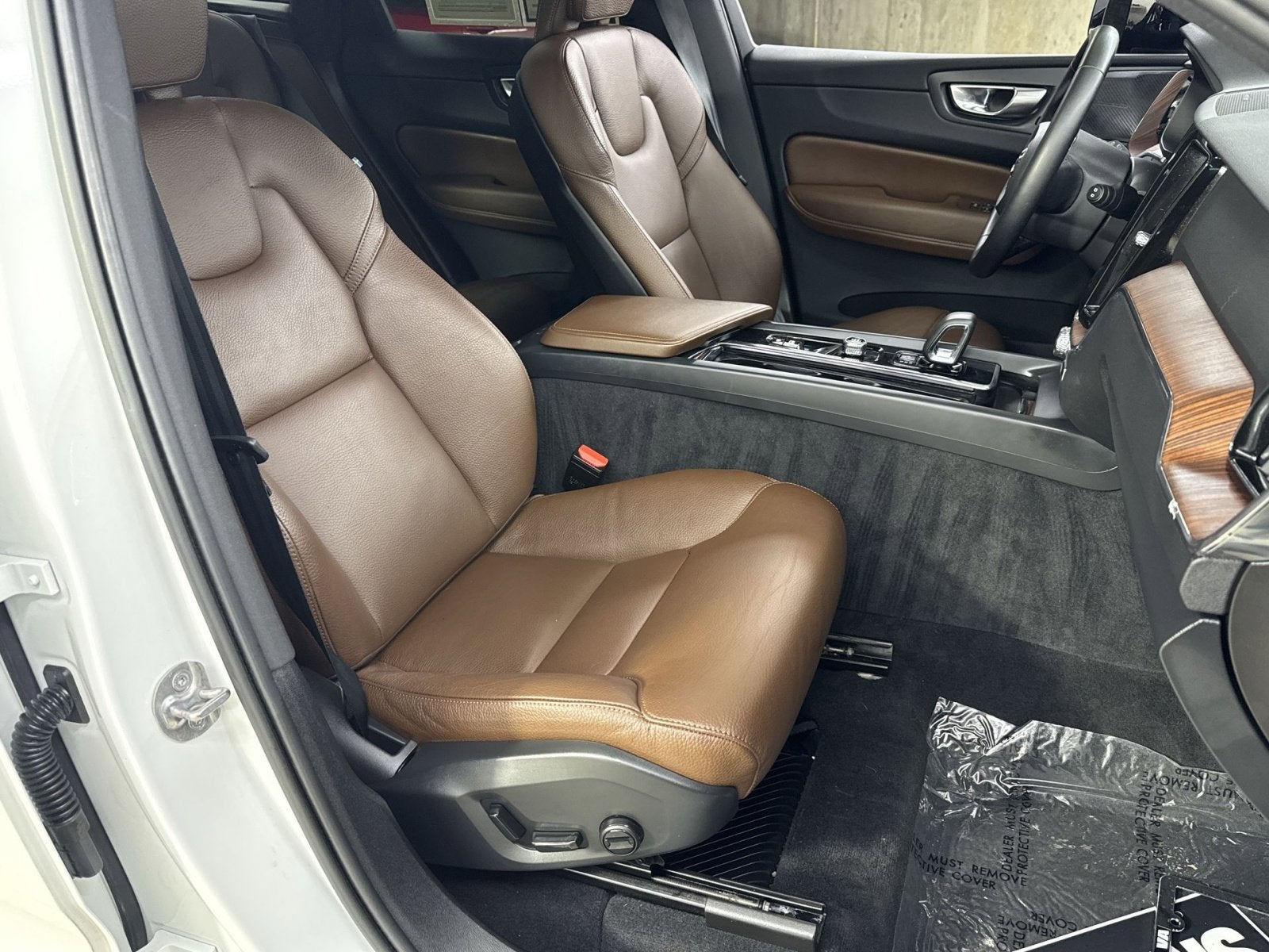 2023 Volvo XC60 B5 Plus Dark Theme