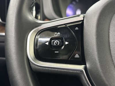 2023 Volvo XC60 B5 Plus Dark Theme