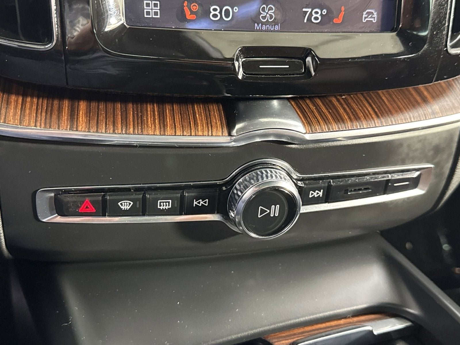 2023 Volvo XC60 B5 Plus Dark Theme