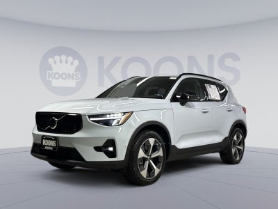 2025 Volvo XC40 B5 Plus Dark Theme