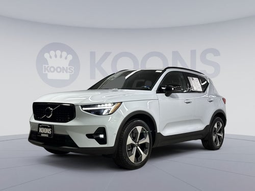 2025 Volvo XC40 B5 Plus Dark Theme