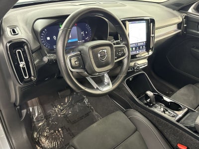2025 Volvo XC40 B5 Plus Dark Theme