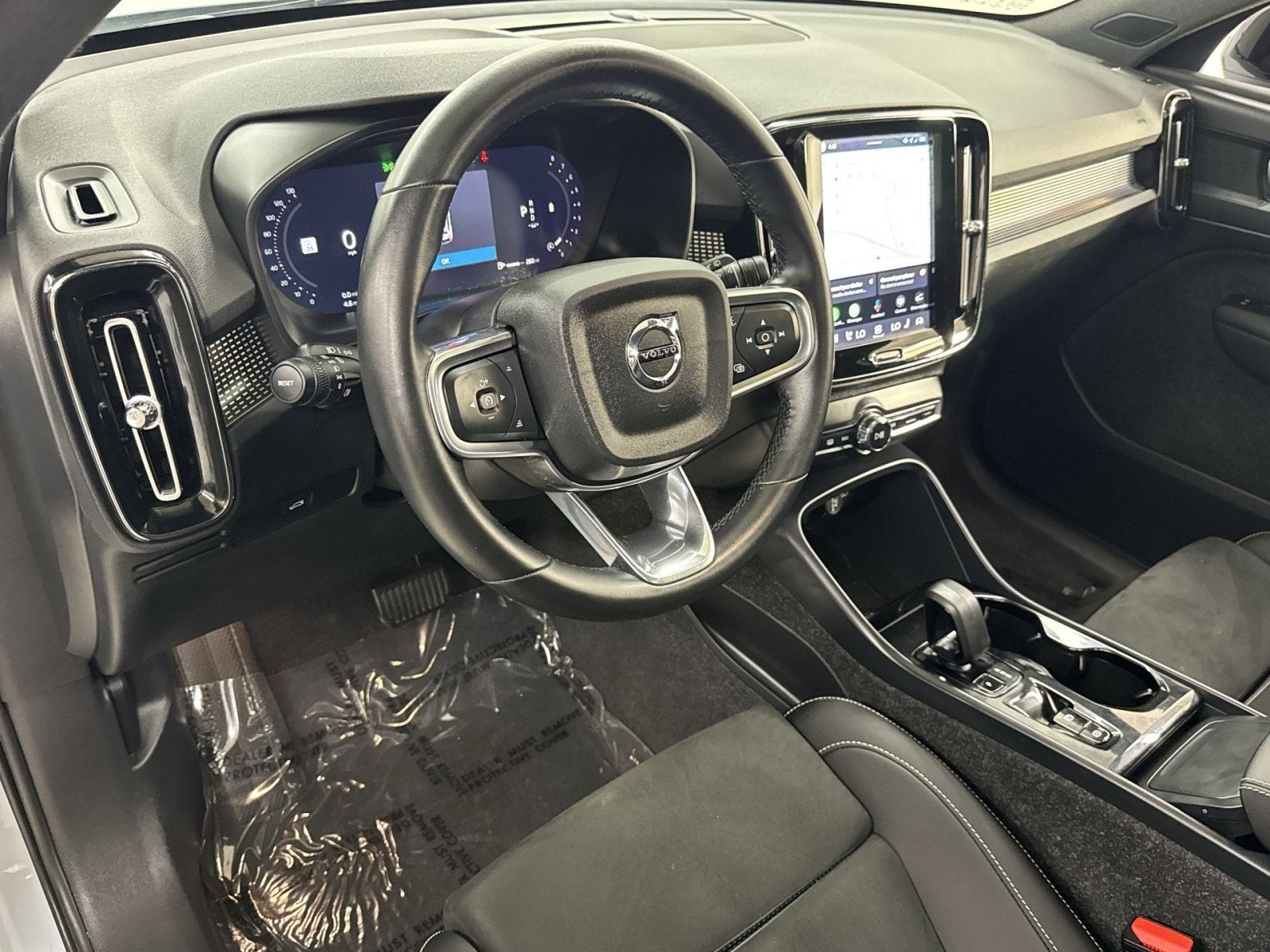 2025 Volvo XC40 B5 Plus Dark Theme