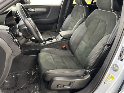 2025 Volvo XC40 B5 Plus Dark Theme