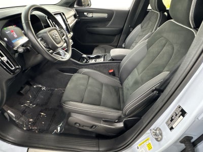 2025 Volvo XC40 B5 Plus Dark Theme