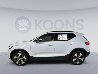 2025 Volvo XC40 B5 Plus Dark Theme