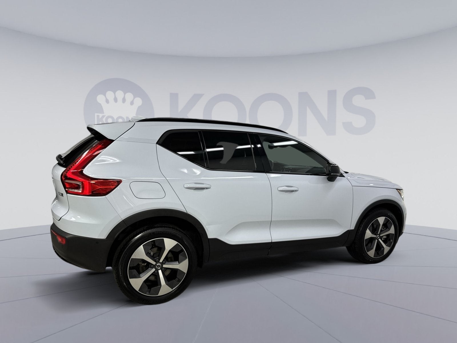 2025 Volvo XC40 B5 Plus Dark Theme
