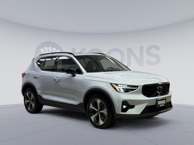 2025 Volvo XC40 B5 Plus Dark Theme