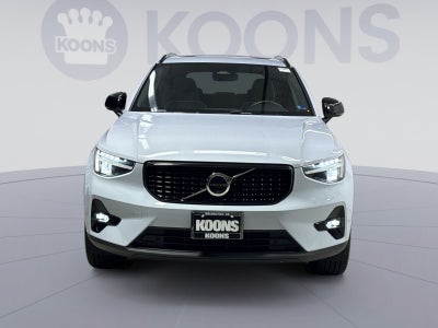 2025 Volvo XC40 B5 Plus Dark Theme