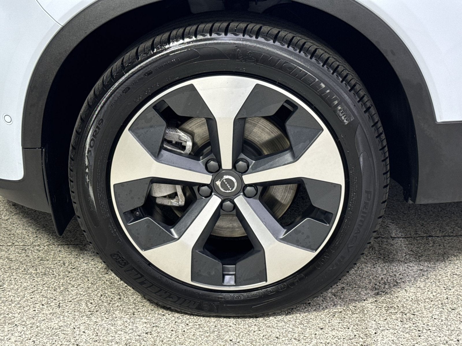 2025 Volvo XC40 B5 Plus Dark Theme