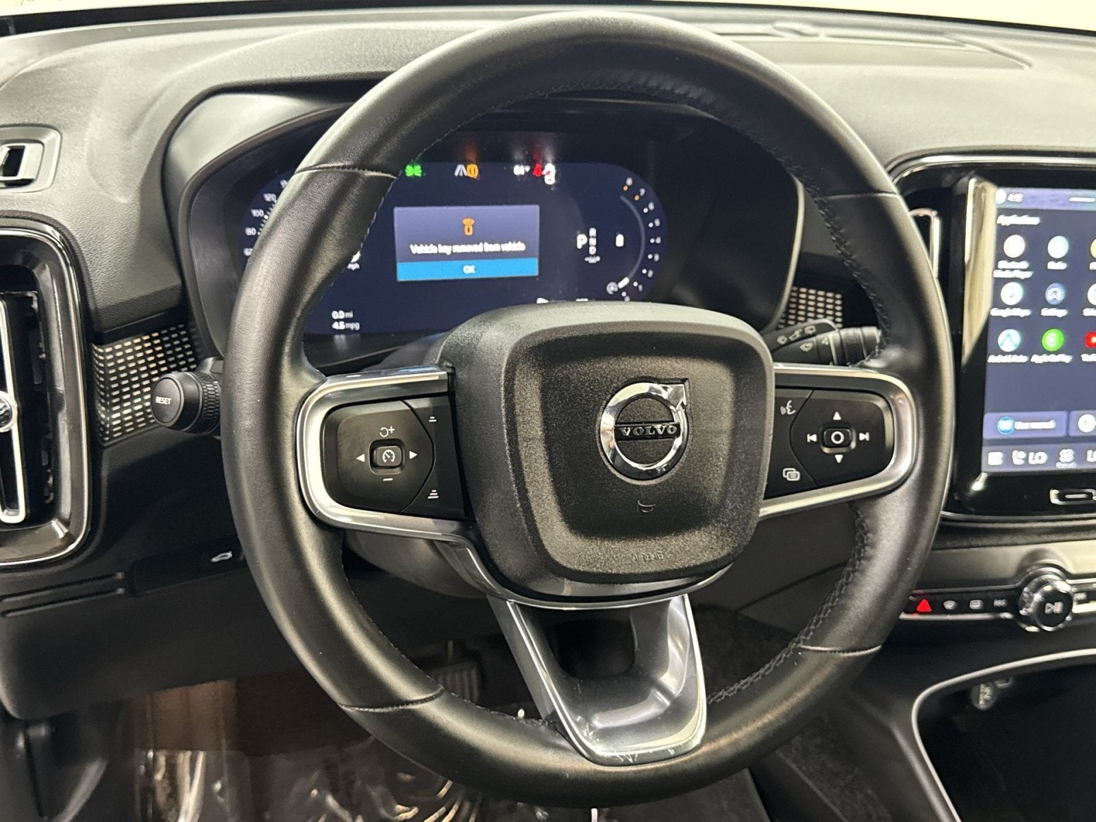 2025 Volvo XC40 B5 Plus Dark Theme