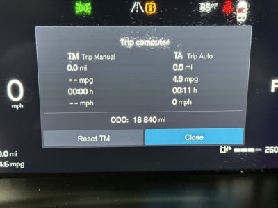 2025 Volvo XC40 B5 Plus Dark Theme