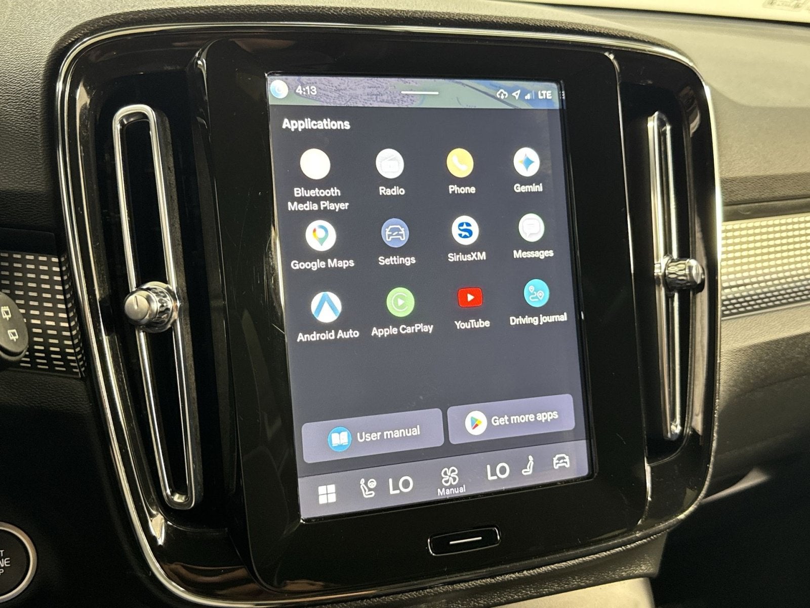 2025 Volvo XC40 B5 Plus Dark Theme