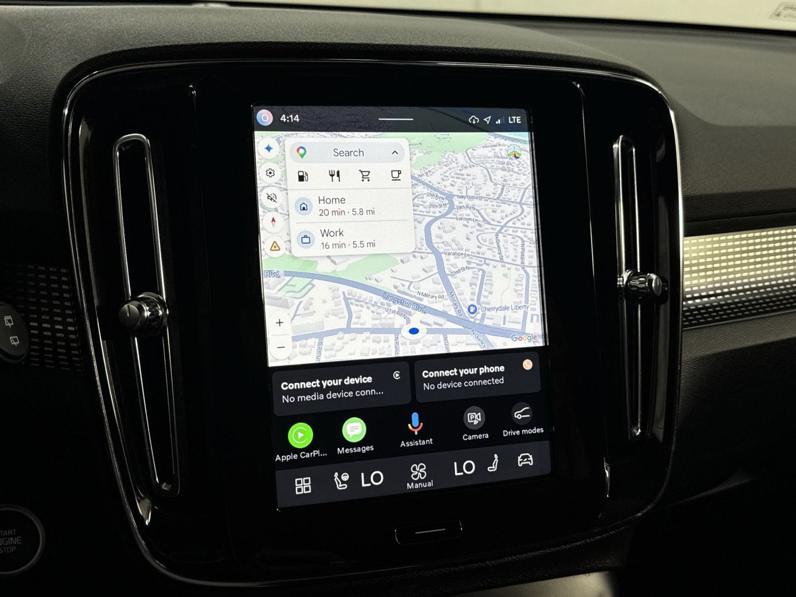 2025 Volvo XC40 B5 Plus Dark Theme
