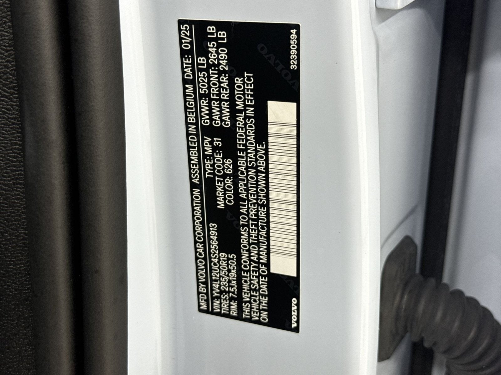 2025 Volvo XC40 B5 Plus Dark Theme