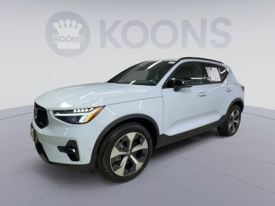 2025 Volvo XC40 B5 Plus Dark Theme