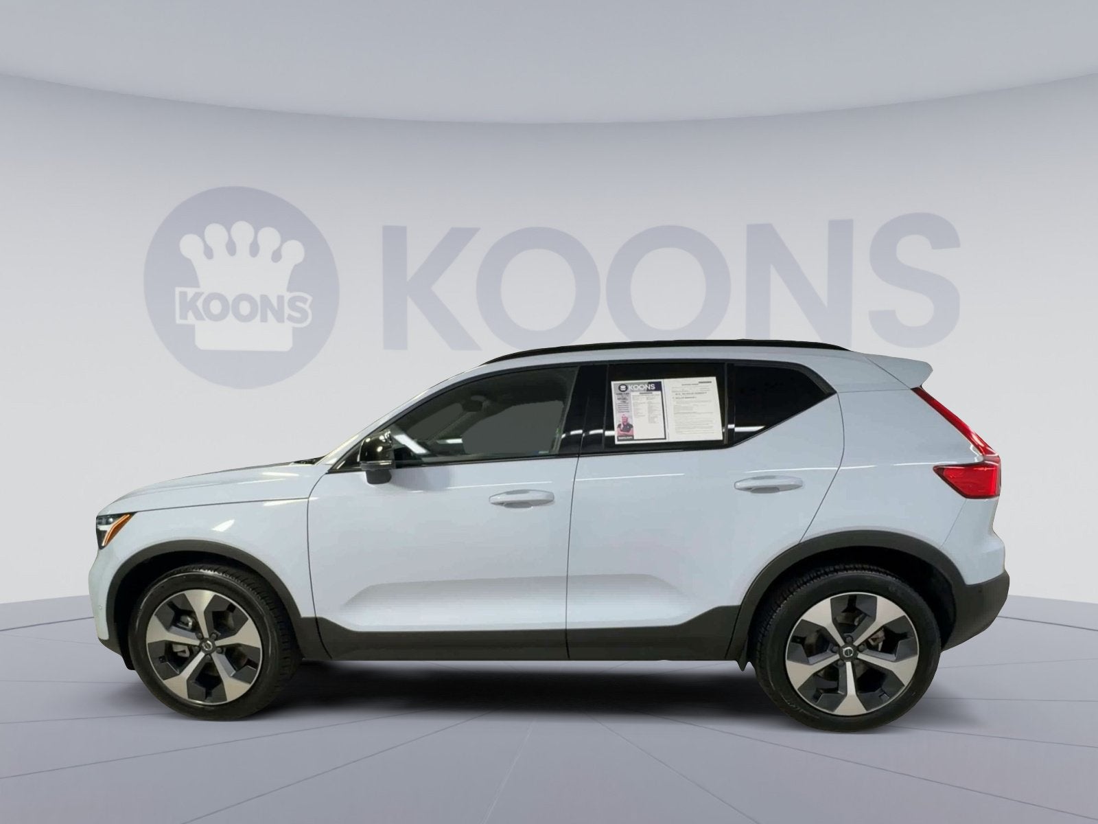 2025 Volvo XC40 B5 Plus Dark Theme