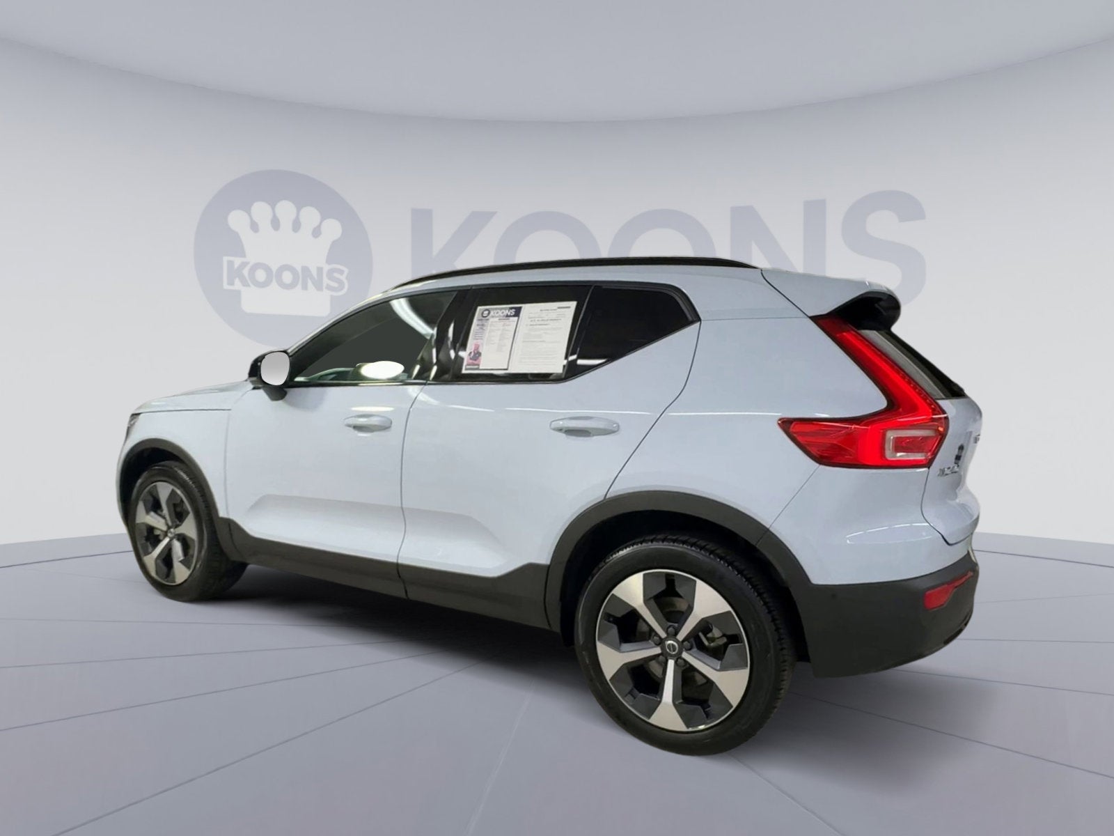 2025 Volvo XC40 B5 Plus Dark Theme